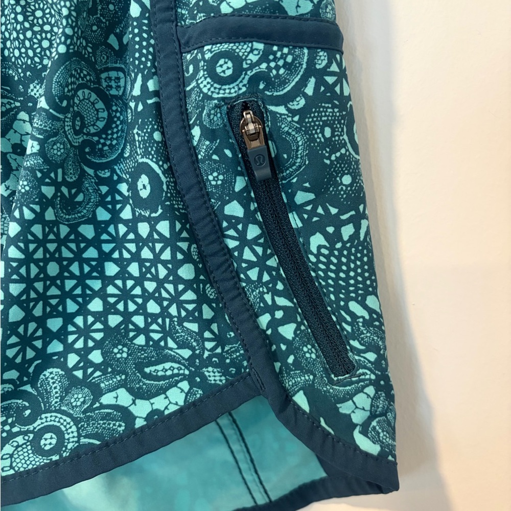 Lululemon Navy & Aqua Patterned Hotty Hot Low-Rise Lined Shorts - 4” - Picture 5 of 10